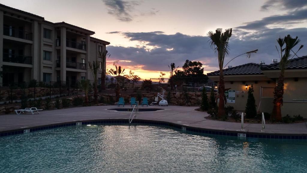 S404-The Penthouse-Fourth Floor 3-bedroom Pool View