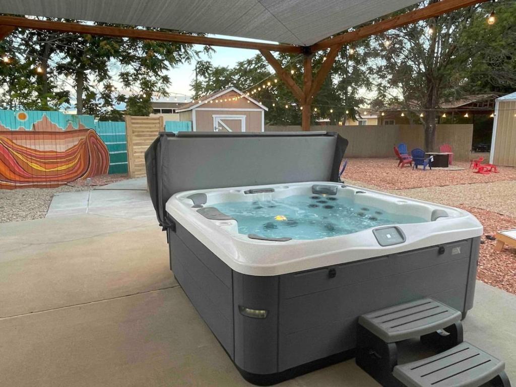 Hot Tub (Jacuzzi) - Photo 8