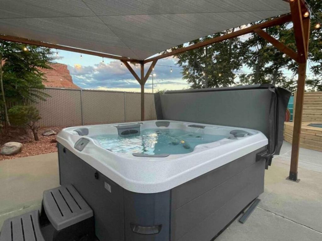 Hot Tub (Jacuzzi) - Photo 9