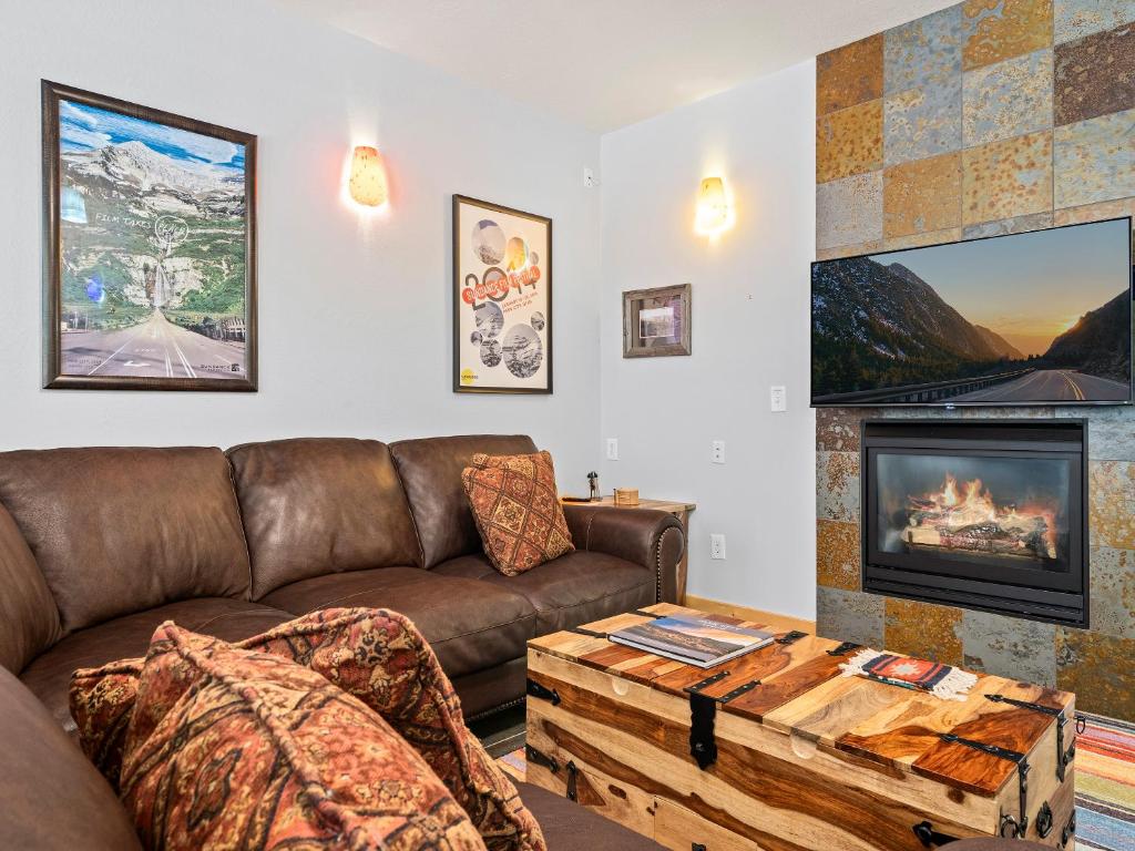 Prospector Accommodations by All Seasons Resort Lodging - Image 5