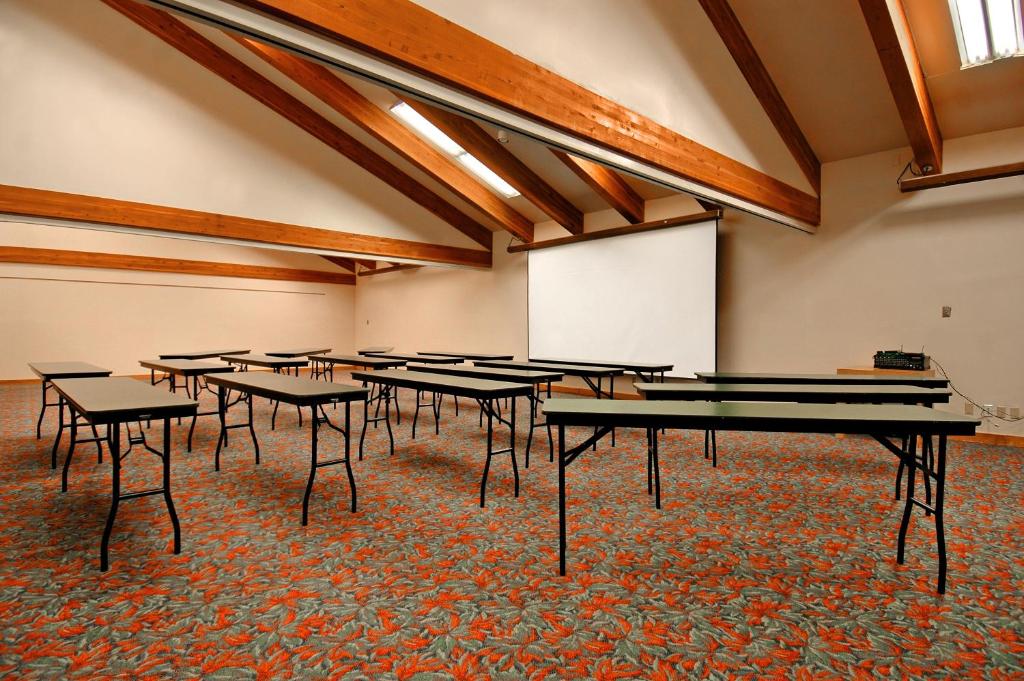 Prospector Accommodations by All Seasons Resort Lodging - Image 7