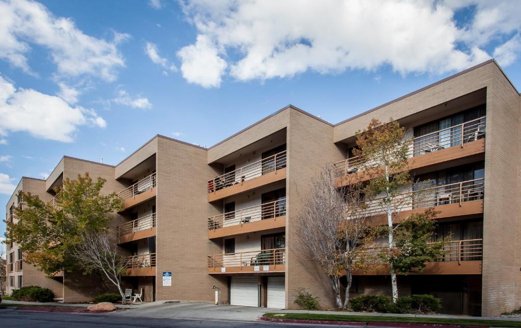 Prospector Accommodations by All Seasons Resort Lodging - Image 6