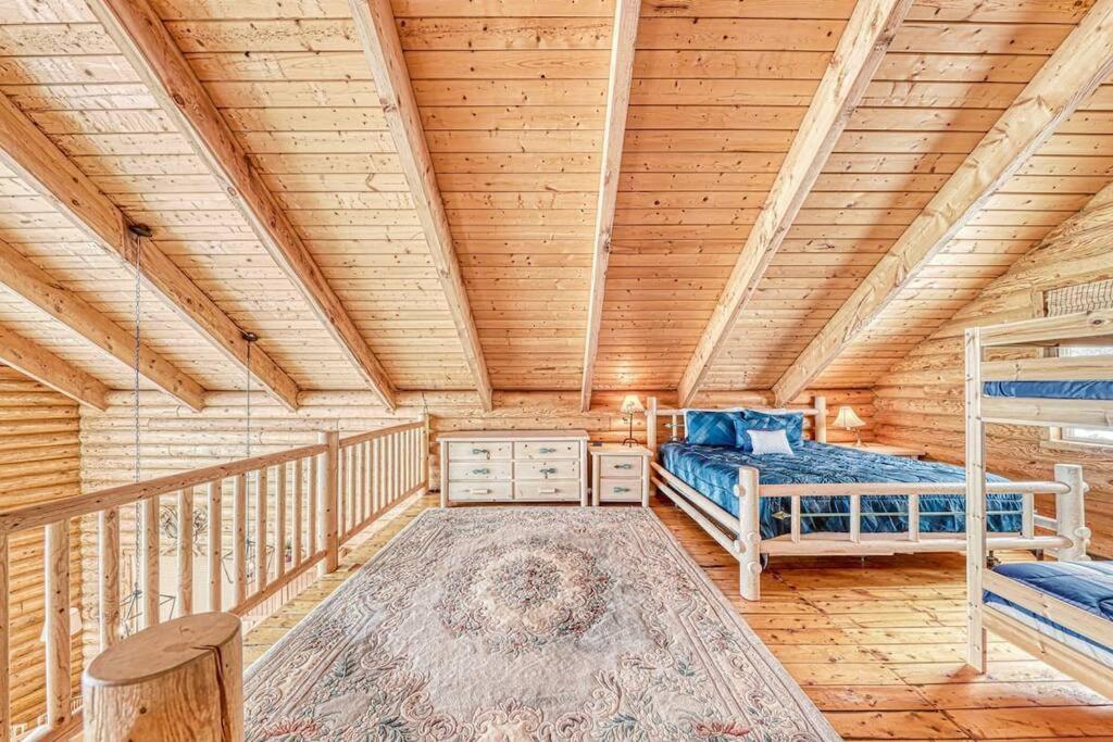 Spectacular Chalet overlooking the ski slopes - Image 6