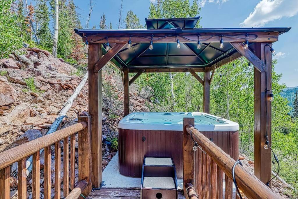 Hot Tub (Jacuzzi) - Photo 2