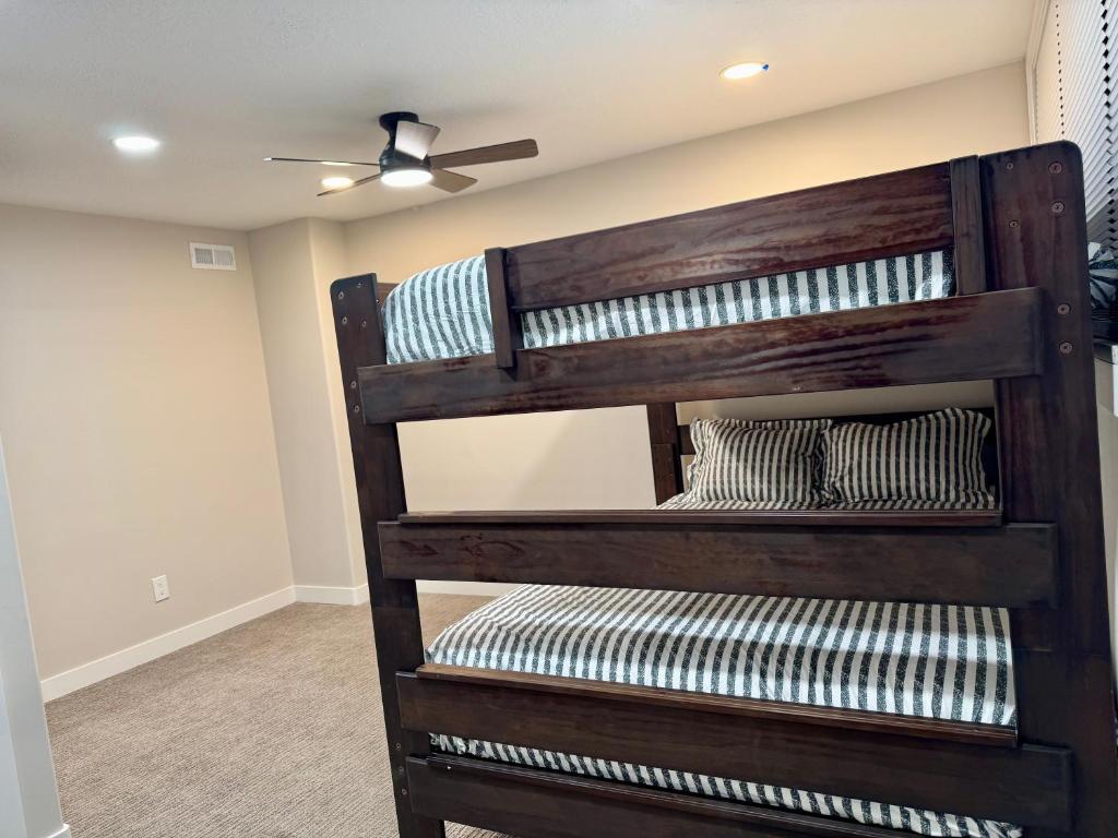 Family Friendly Condo - Park City (Sleeps 8+) - Image 8