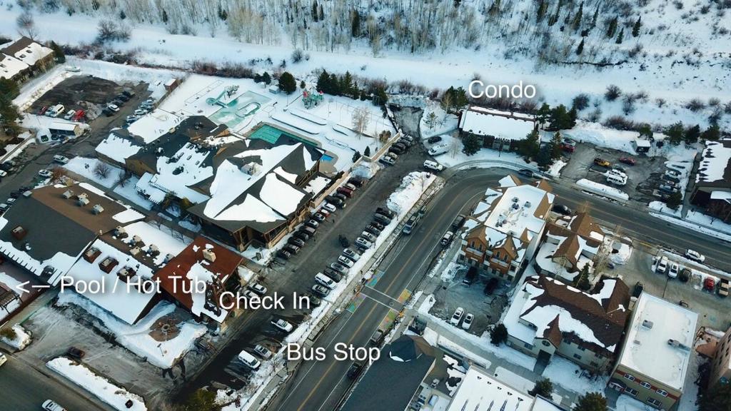 Hot Tub (Jacuzzi) - Photo 2