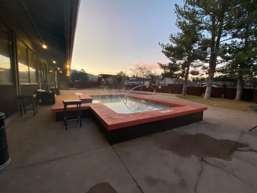 Mid-Century Gem w/King