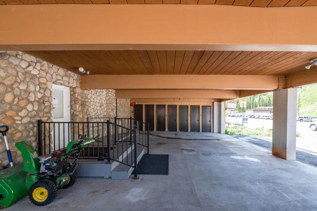 Brighton Chalet Utah Entire 9 Bedroom House - Image 8