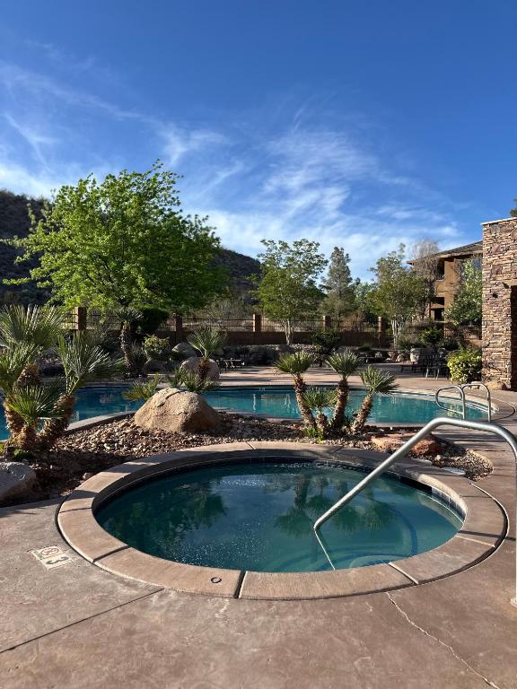 Hot Tub (Jacuzzi) - Photo 2