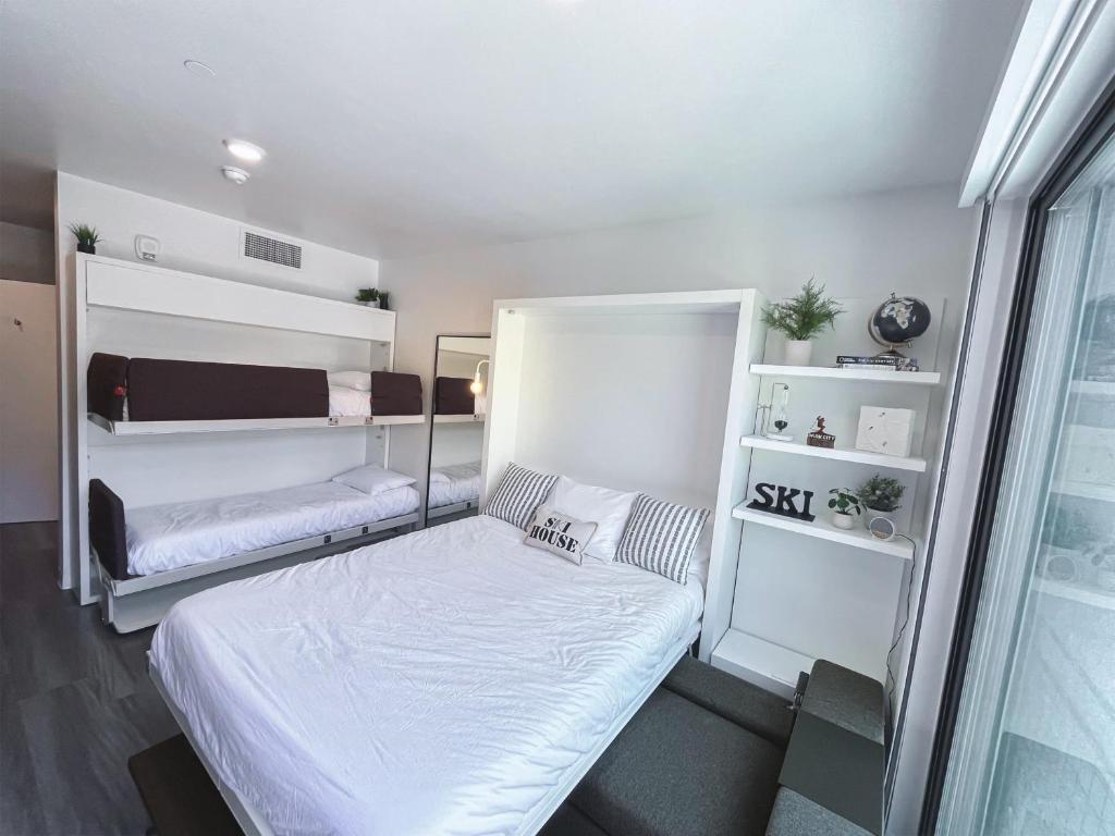 Slope Side Studio In The Heart of Canyons Village with Heated Pool & Hot Tub! - Image 8