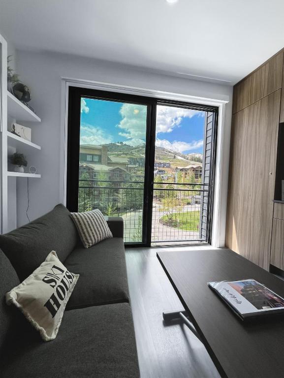 Slope Side Studio In The Heart of Canyons Village with Heated Pool & Hot Tub! - Image 6