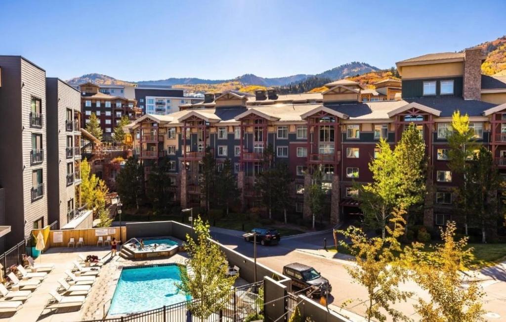 Slope Side Studio In The Heart of Canyons Village with Heated Pool & Hot Tub!