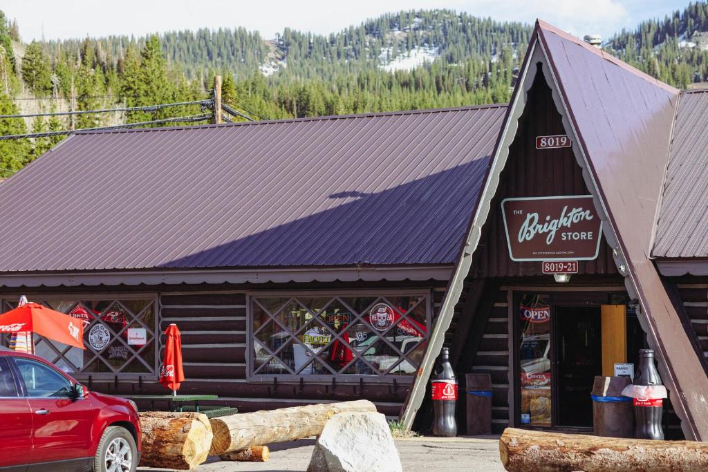 Majestic Suite 5 Bedroom Brighton Chalet - Image 8