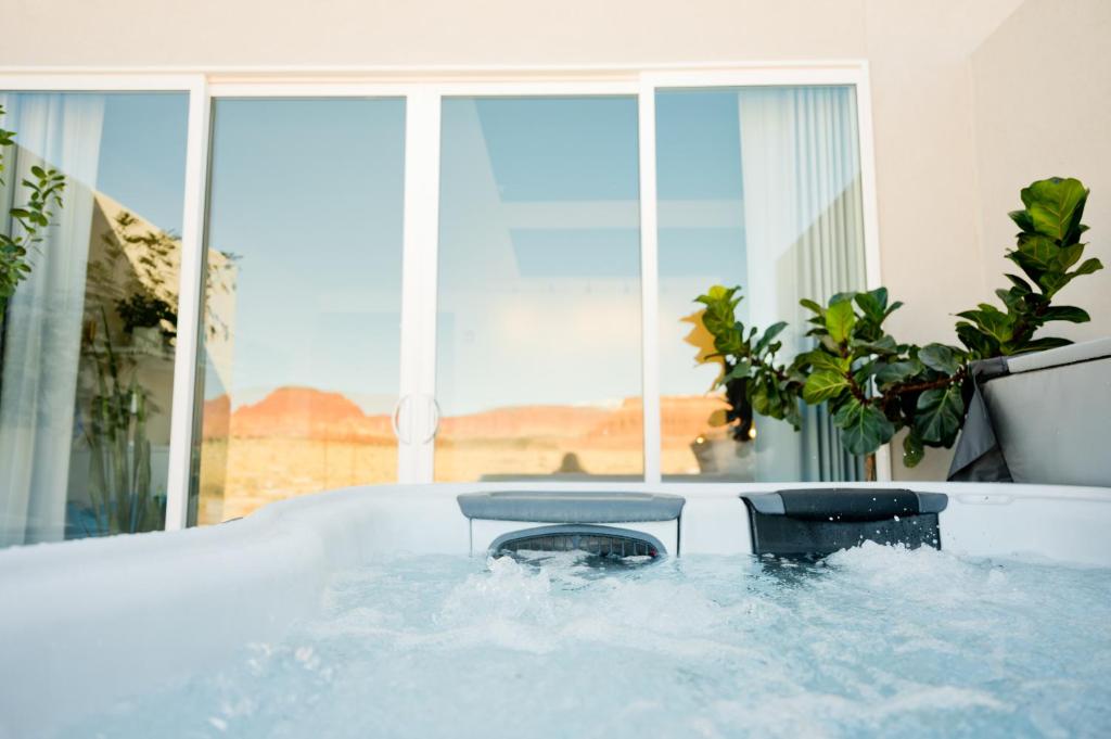 Hot Tub (Jacuzzi) - Photo 3