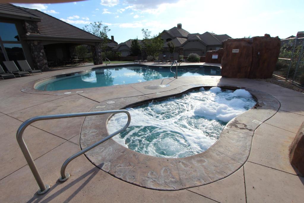 Canyon Villas at Coral Ridge