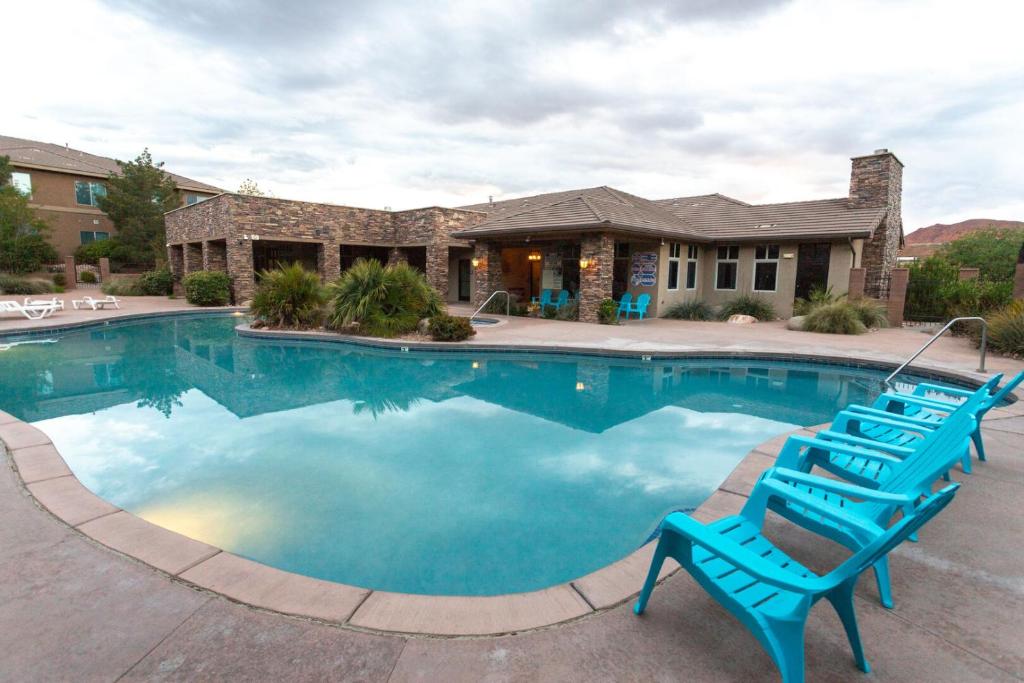 D5-Coral Springs Poolside-Ground Floor 3-bedroom Hillside View - Image 4