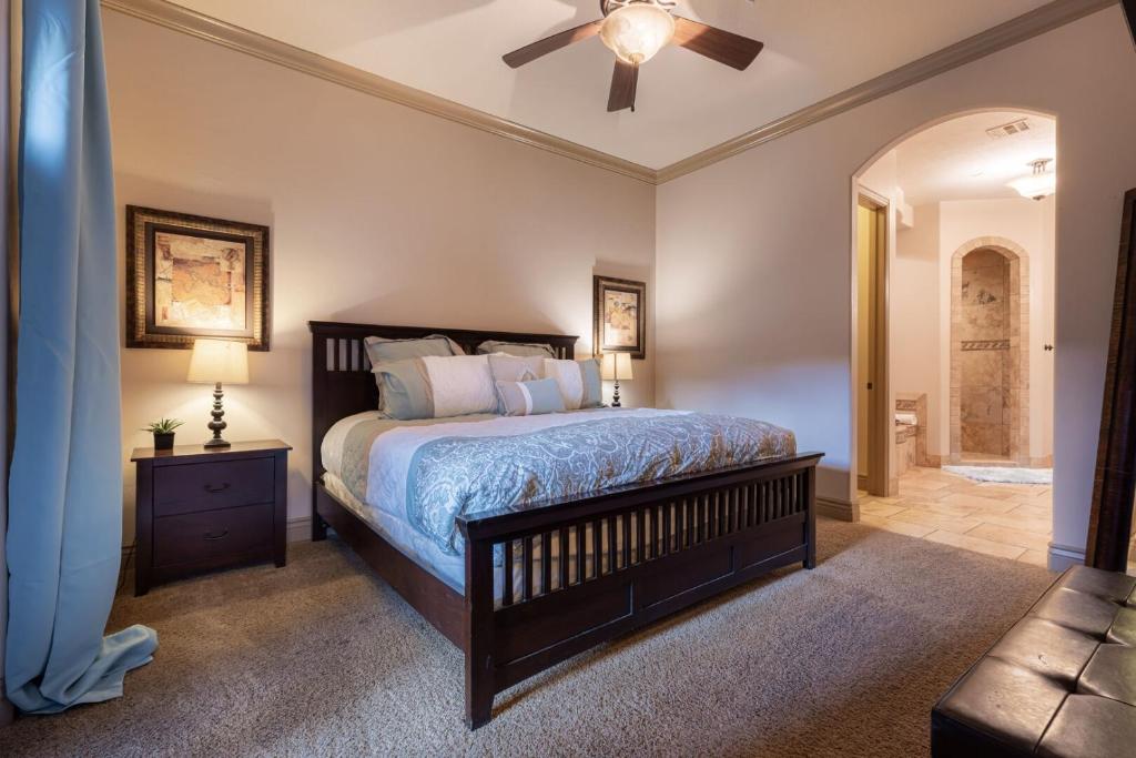 D5-Coral Springs Poolside-Ground Floor 3-bedroom Hillside View - Image 8