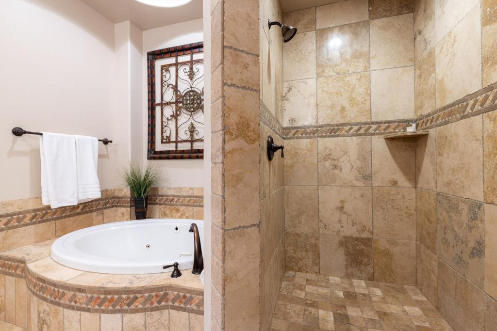 Hot Tub (Jacuzzi) - Photo 4