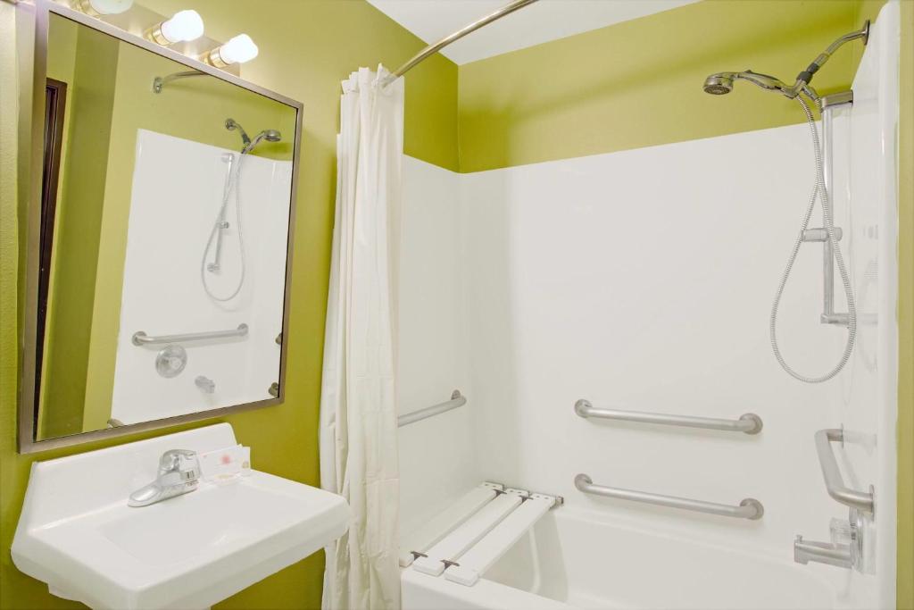 Days Inn by Wyndham Lehi - Image 6