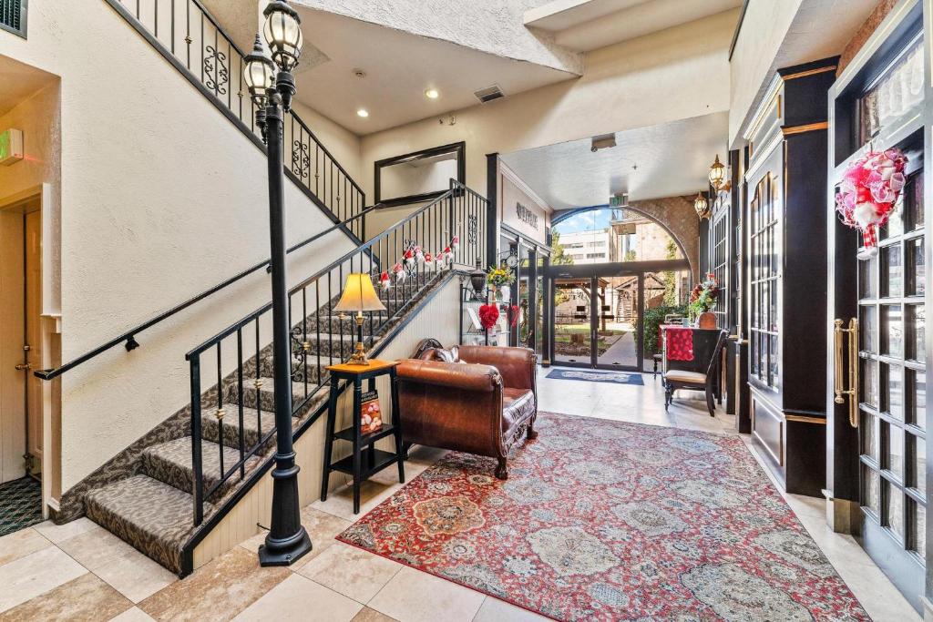 The Anniversary Inn - Fifth South - Image 6