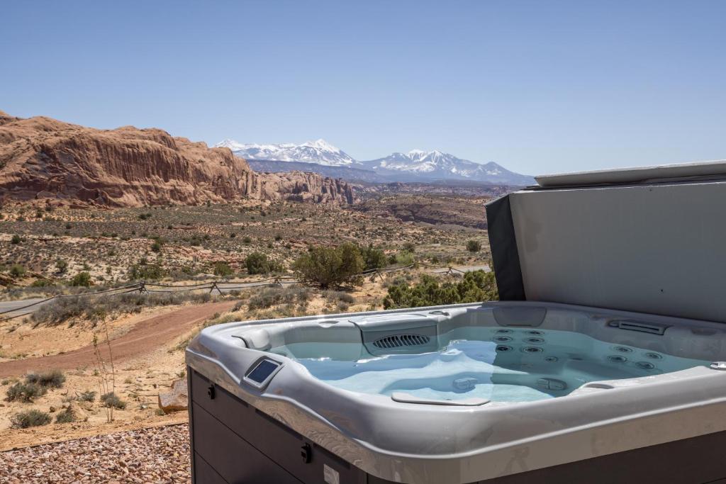 Hot Tub (Jacuzzi) - Photo 5