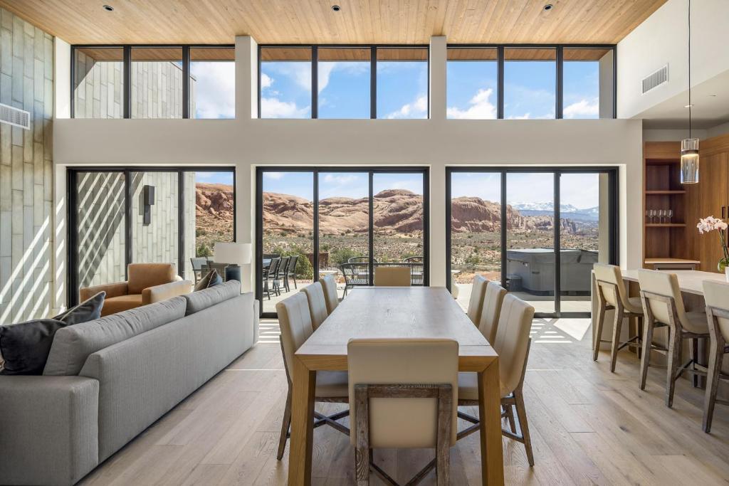 Hot Tub (Jacuzzi) - Photo 3