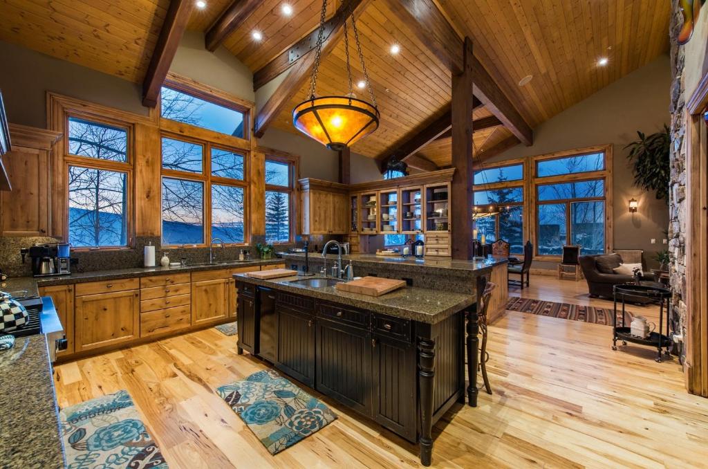 Majestic Ski In Out by Park City Vacations - Image 5