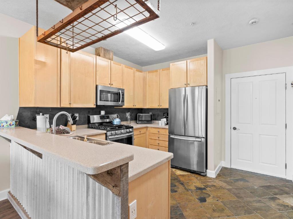 Crestview Condominiums by All Seasons Resort Lodging - Image 5