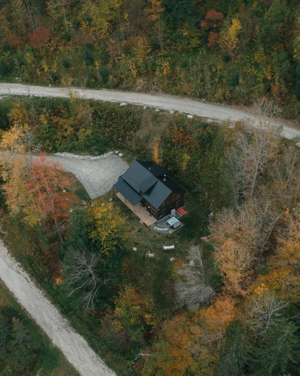 Lux Chalet 4 Bd Fireplace HotTub AC Pet Friendly