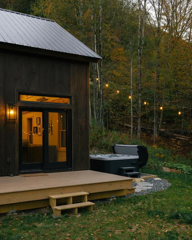 Hot Tub (Jacuzzi) - Photo 3