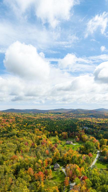 MtSnow , HotTub, Pool, Air Hockey,Ping Pong, Darts - Image 8