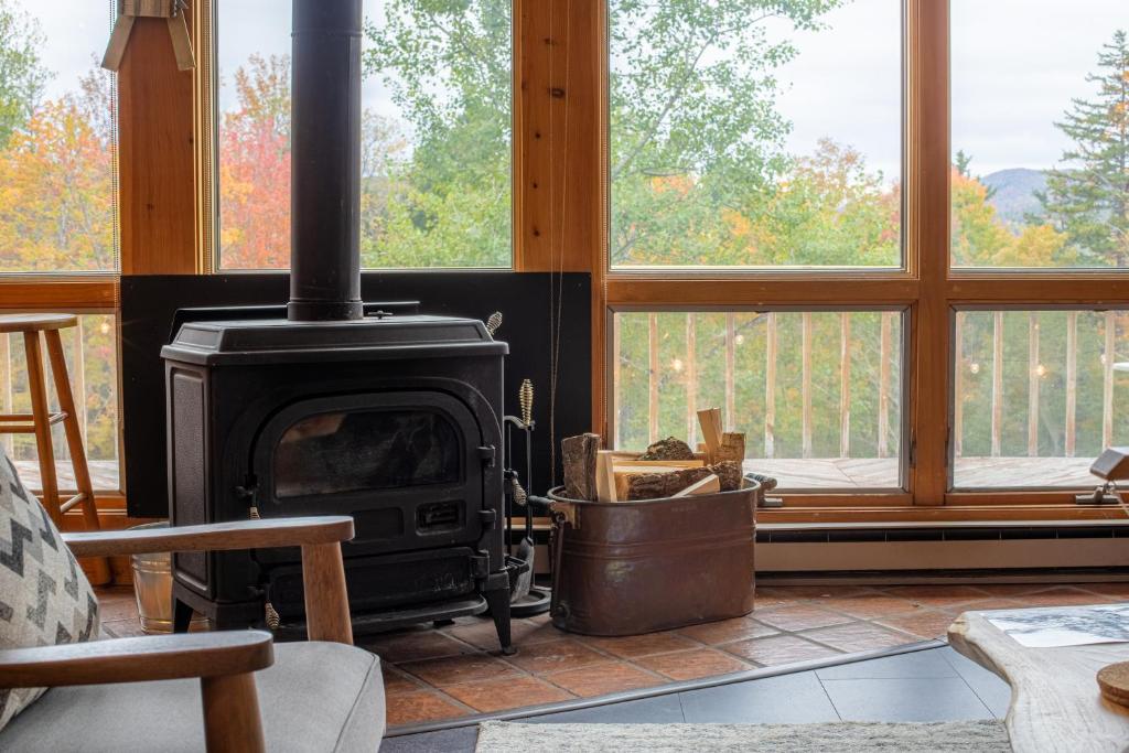 MtSnow , HotTub, Pool, Air Hockey,Ping Pong, Darts - Image 4