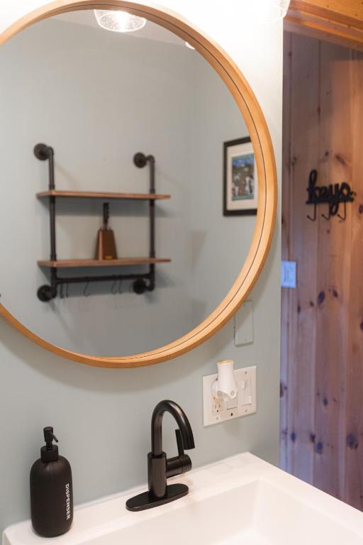 MtSnow , HotTub, Pool, Air Hockey,Ping Pong, Darts - Image 7