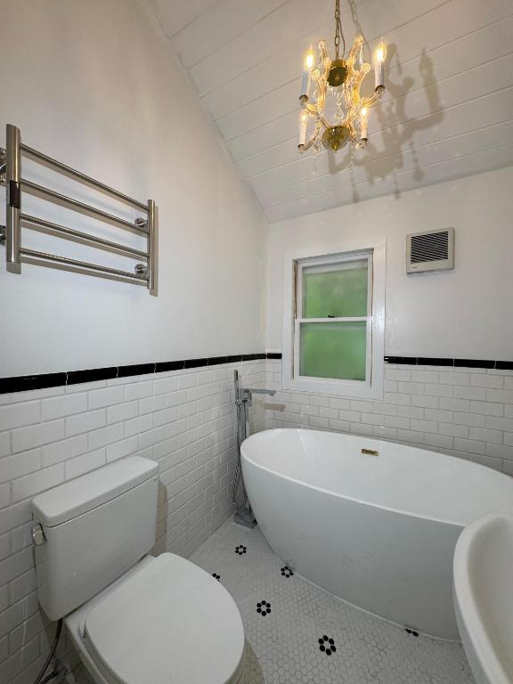 Lakefront midcentury vintage