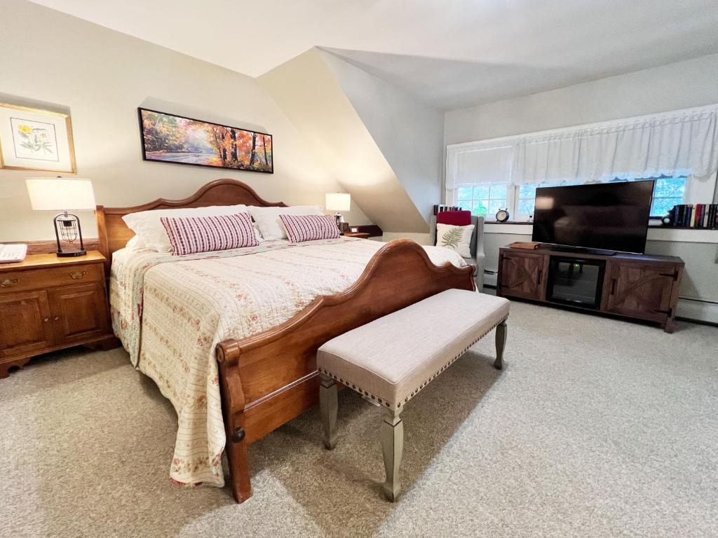 The Four Columns Inn & 1832 Tavern - Image 7