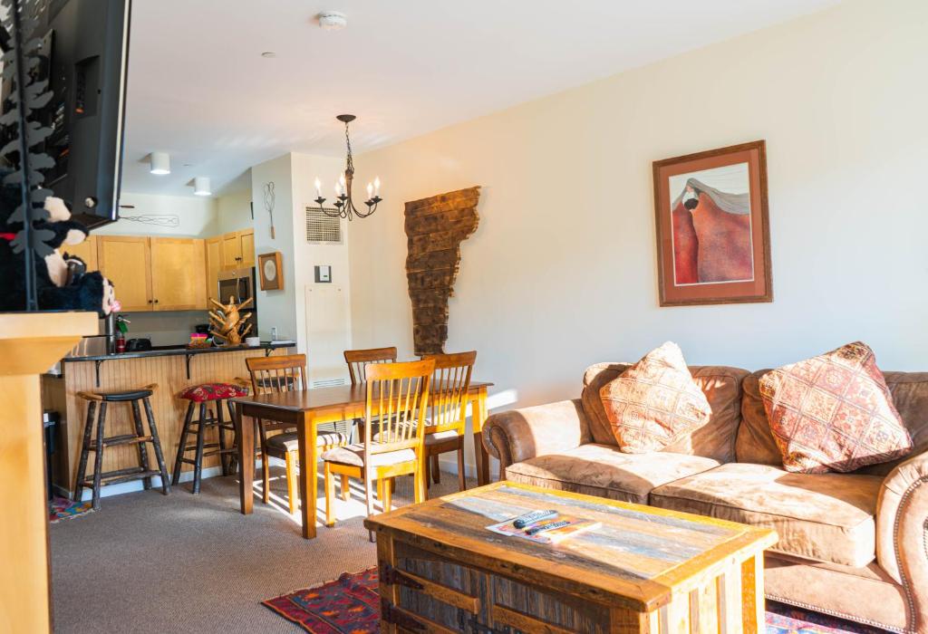 Long Trail House Condominiums at Stratton Mountain Resort - Image 5