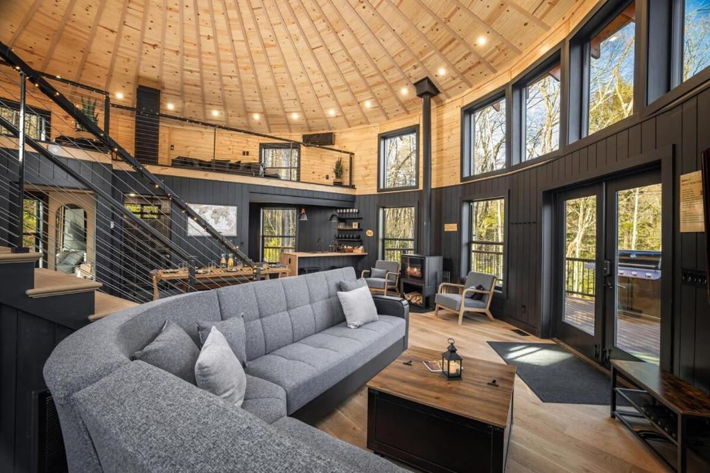 Mount Snow Yurt - Hot Tub, Wood Stove, WiFi, EVcharger - Image 7