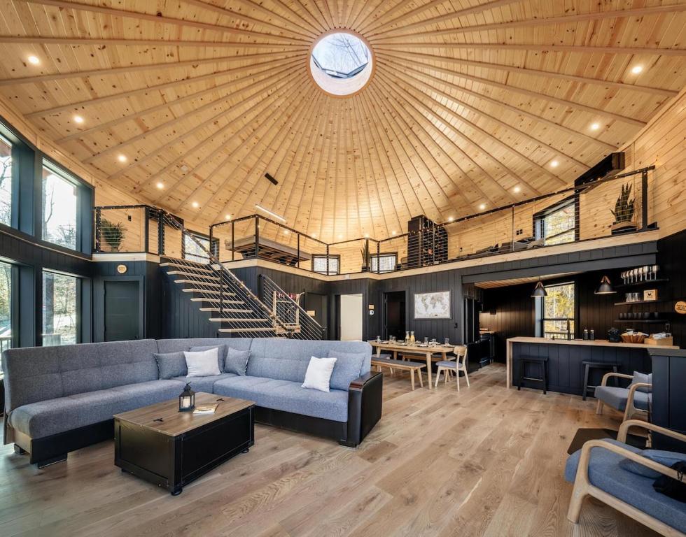 Mount Snow Yurt - Hot Tub, Wood Stove, WiFi, EVcharger - Image 6