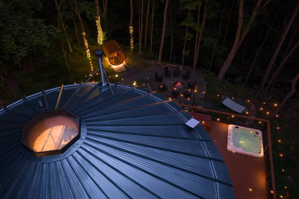 Hot Tub (Jacuzzi) - Photo 3