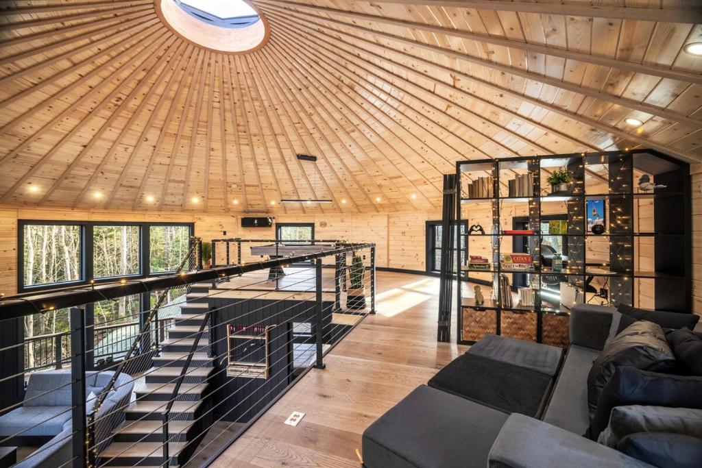 Mount Snow Yurt - Hot Tub, Wood Stove, WiFi, EVcharger - Image 8