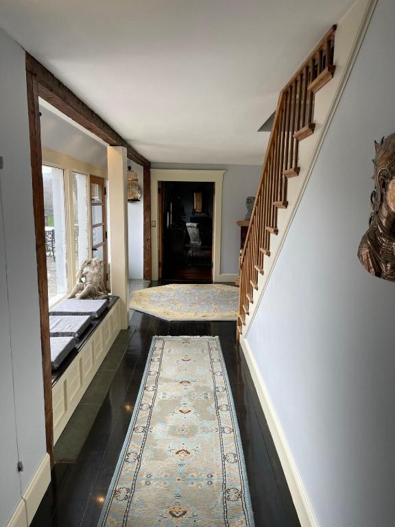 Luxurious Reading Farms Estate sleeps 46 - Image 7