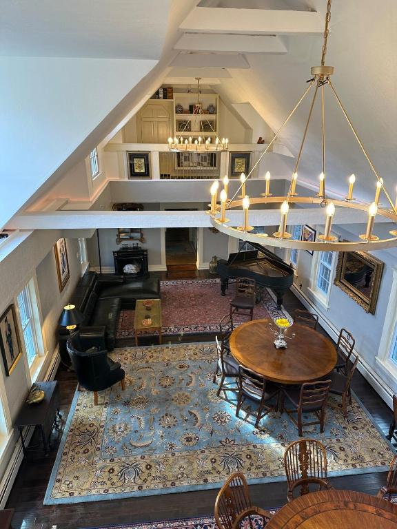 Luxurious Reading Farms Estate sleeps 46 - Image 6