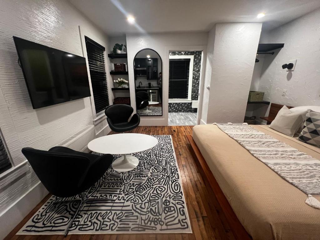 Stay At Jimmy's - Image 6