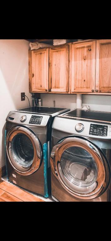 5 min Ski| 1 min Nightlife| Hot Tub| Arcade| Fires - Image 5