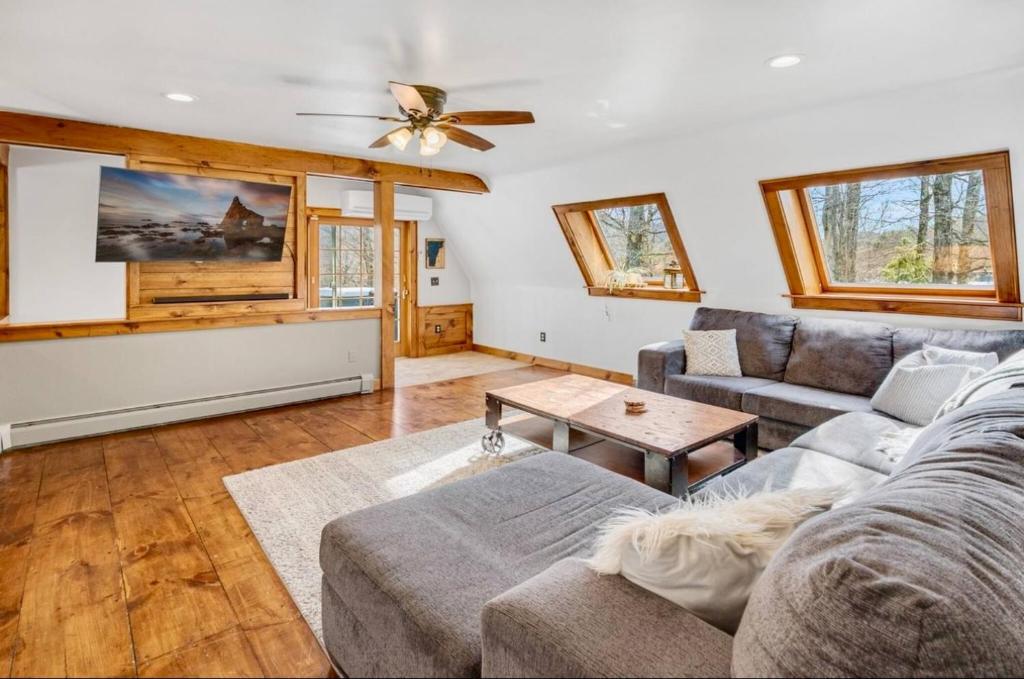 5 min Ski| 1 min Nightlife| Hot Tub| Arcade| Fires