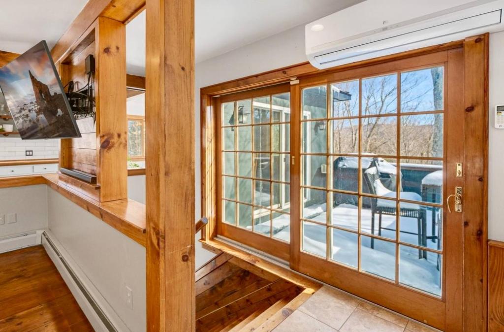 Hot Tub (Jacuzzi) - Photo 2