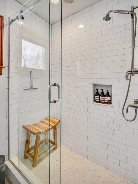 5 min Ski| 1 min Nightlife| Hot Tub| Arcade| Fires - Image 8