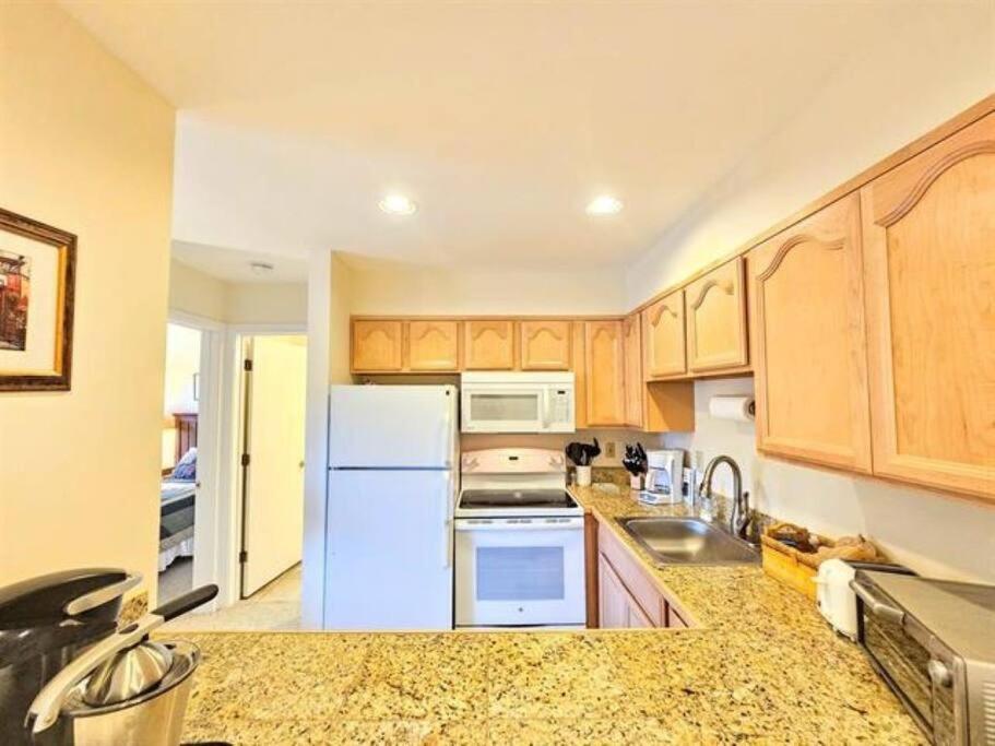 Mt Snow Condo with Pool Mountain Views Half Mile to Mtn - Image 5