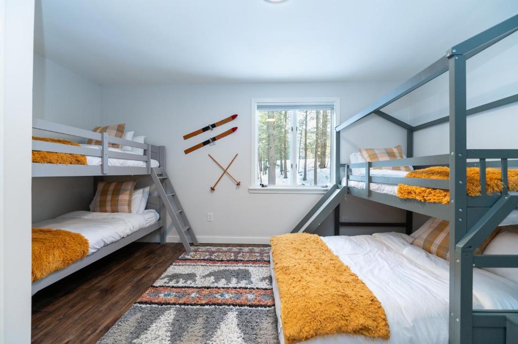 BearHaus Central AC, HUGE Hot Tub, Awesome FirePit - Image 7