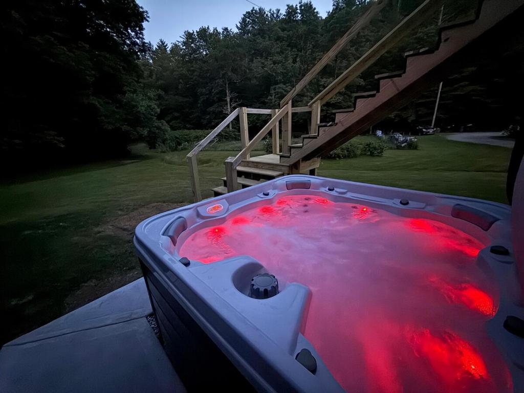 Hot Tub (Jacuzzi) - Photo 5